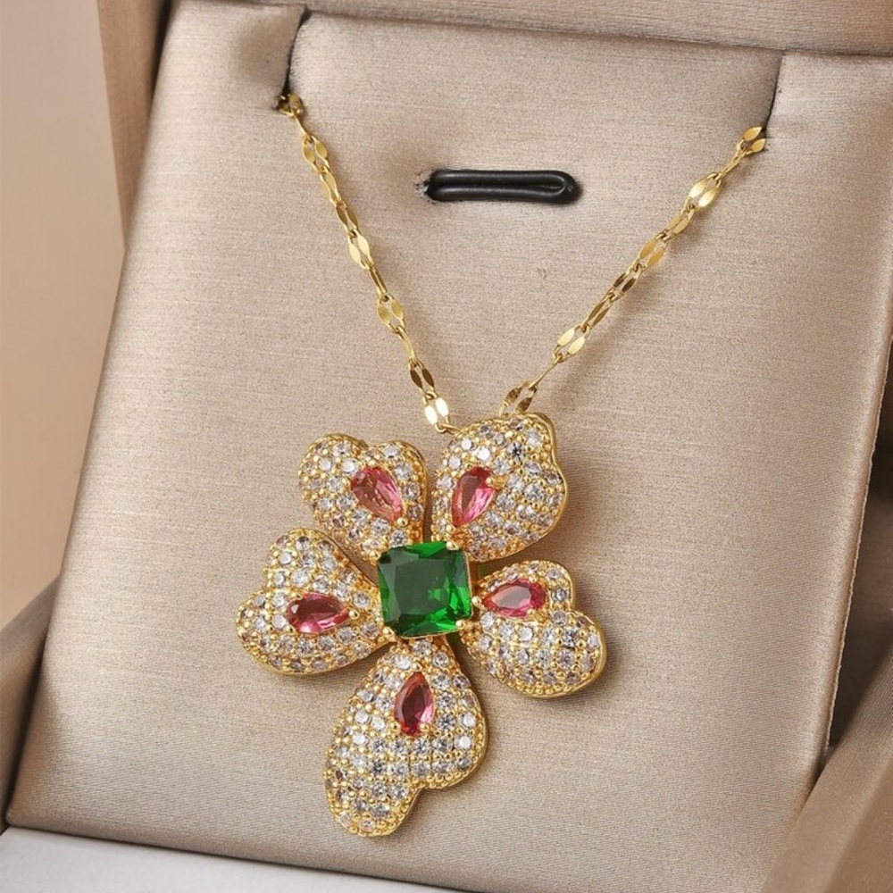 DENKAYS MACY  DEPARTMENT NECKLACE